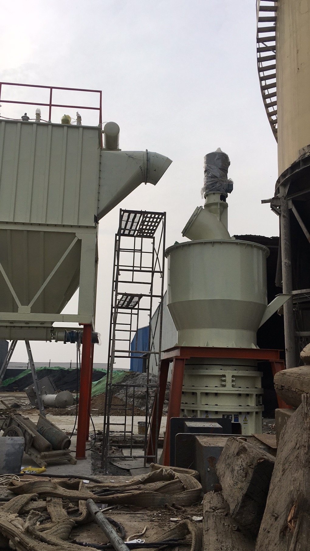 Barite powder mill