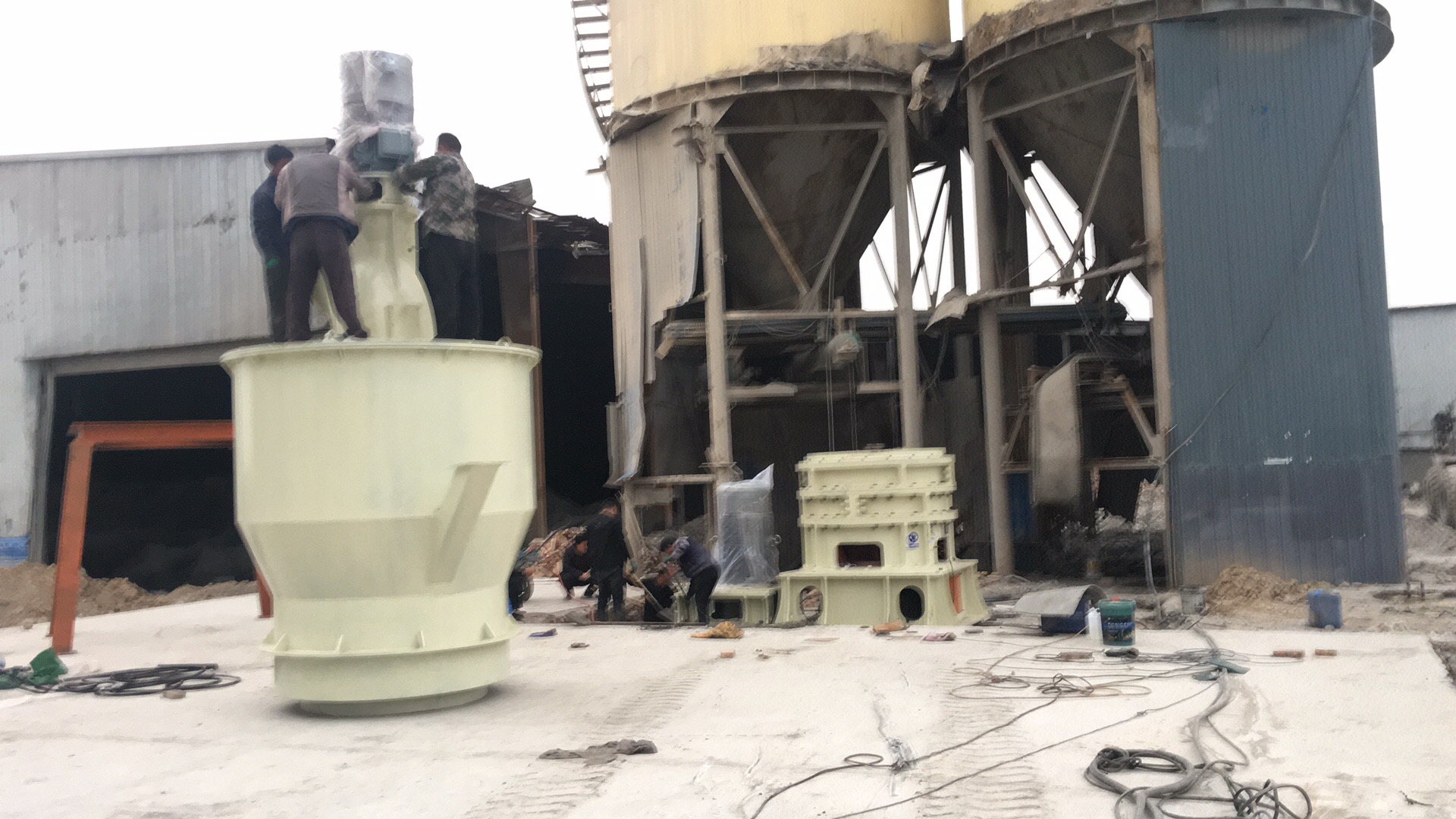 Limestone powder mill
